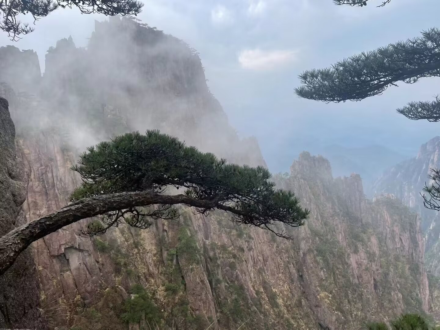 Climbing the 'most amazing mountain in the world' - Mount Huangshan