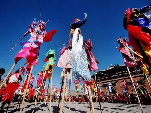 Stilts walking
