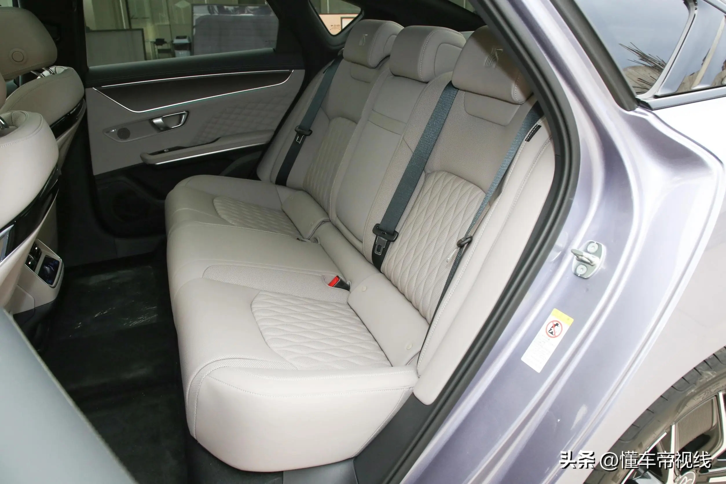 Han ev adult 5 seats car