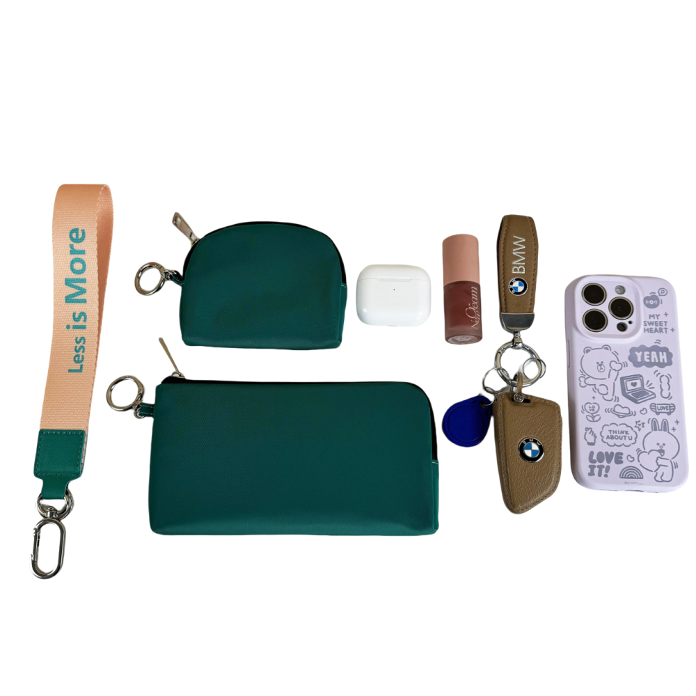 The purse with phone can accommodate small items such as phones, headphones, etc.