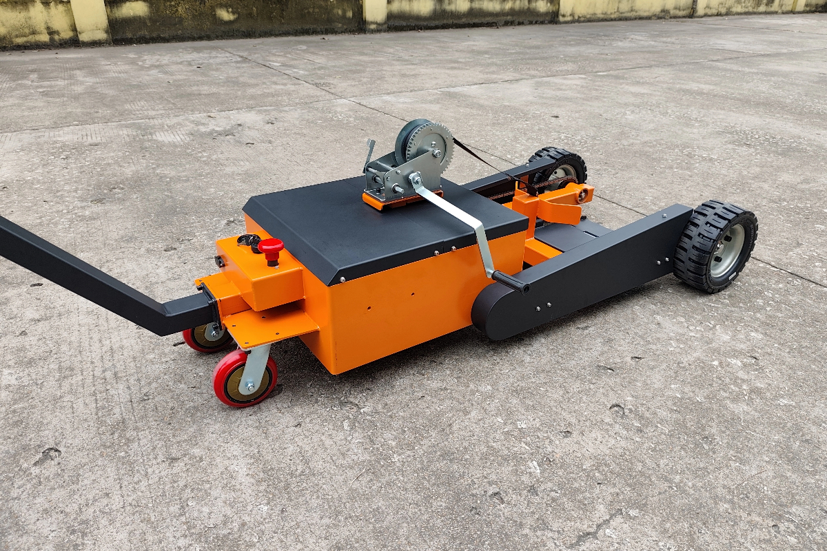 Sinolift's ergonomic ML-Series tugger with automatic locking ensures precise, strain-free helicopter positioning, a custom solution for FBOs and MRO facilities.