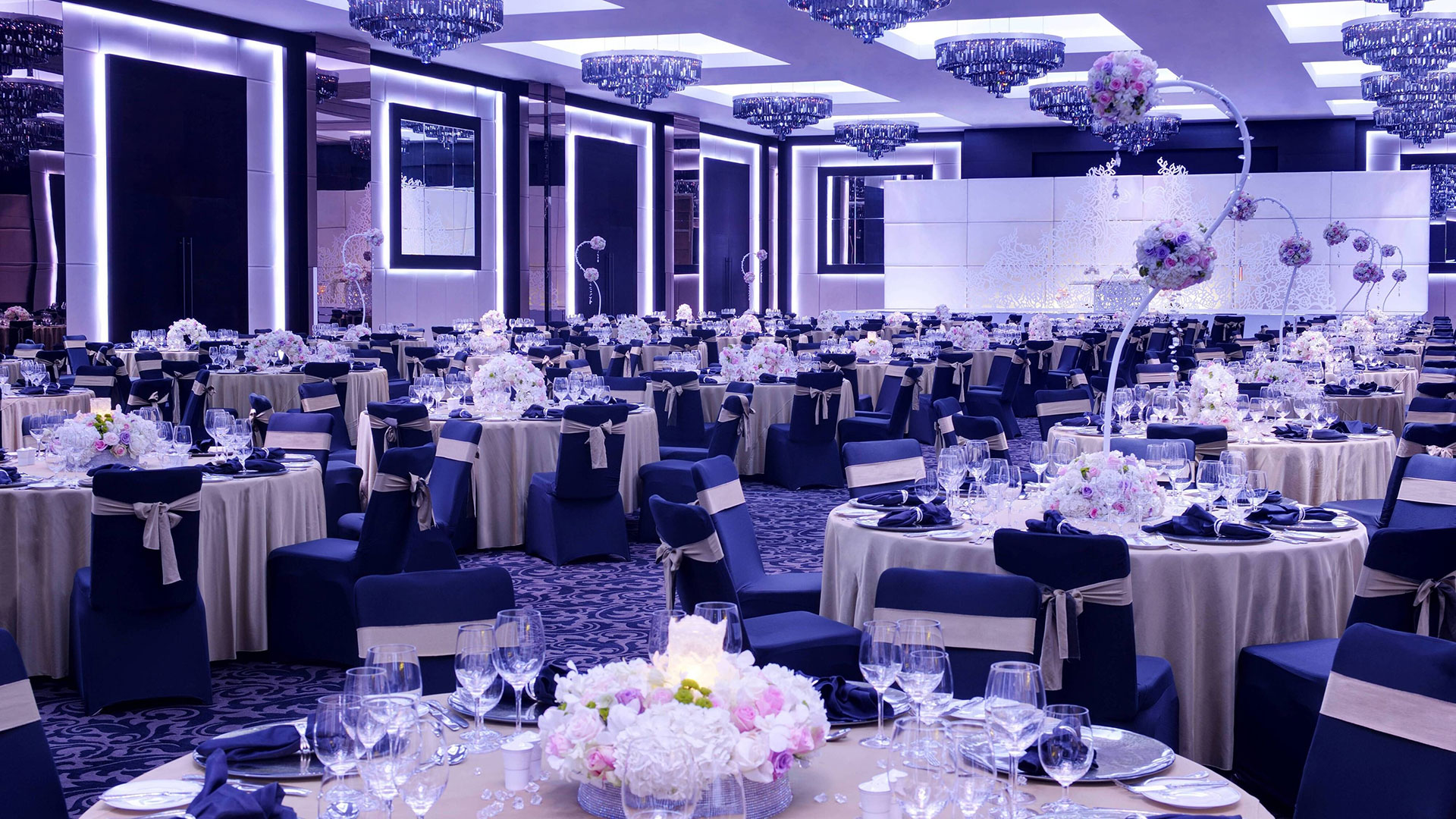 #JW hotel bespoke lighting #Hotel lighting design #lighting solutions
