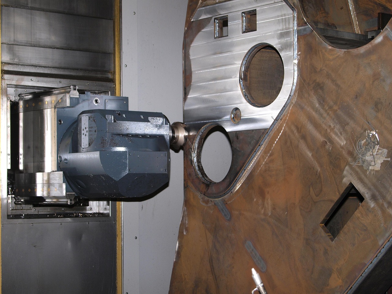 What is CNC system, CNC parts manufacturing? A CNC system controls automated machining of precision CNC parts like gears and shafts through programmed commands. Discover CNC components for industrial applications today!