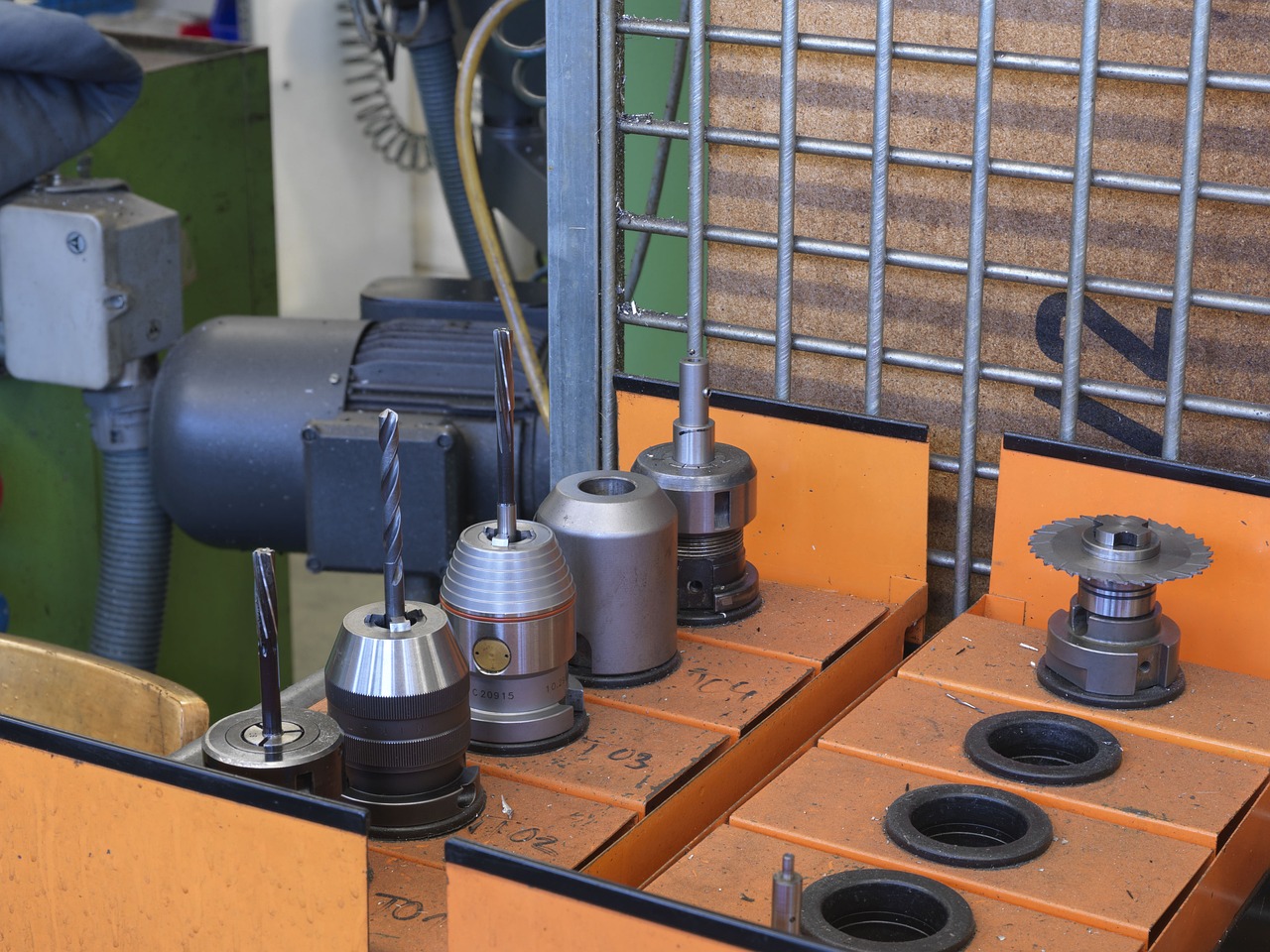Discover what does mean CNC and explore precision milling parts for custom manufacturing solutions. Learn how CNC milling enhances accuracy and efficiency.