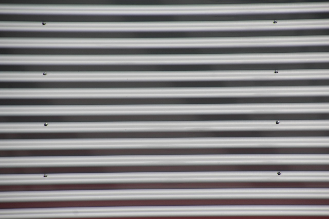 Do magnets stick on aluminum? Discover how Mocayo’s CNC aluminum part services overcome magnetic challenges with precision-engineered solutions.