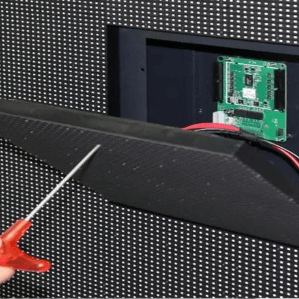 Special structure snap-on front maintenance LED module