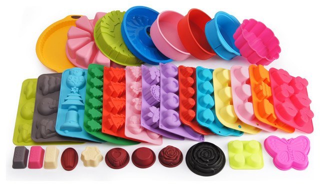 A precise process, silicon mold making yields durable, flexible molds. Ideal for replicating details in resin/wax casts, it’s widely used in crafts and prototyping.