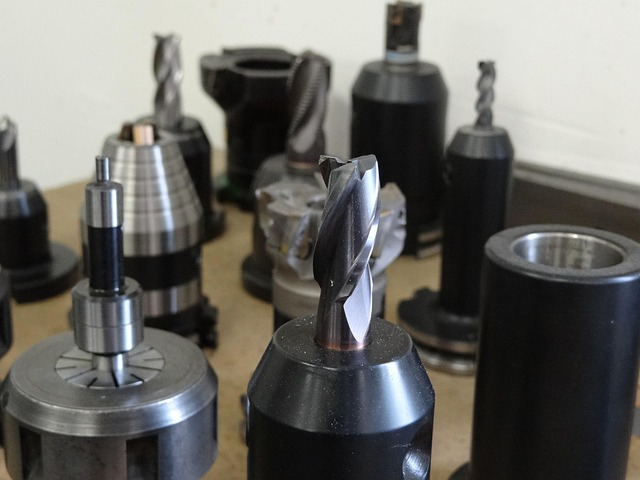 Horizontal Machining Centers (HMCs), powered by advanced CNC technology, are used across a wide spectrum of industries. Their versatility, precision, and productivity make them an indispensable tool for manufacturing high-quality components.