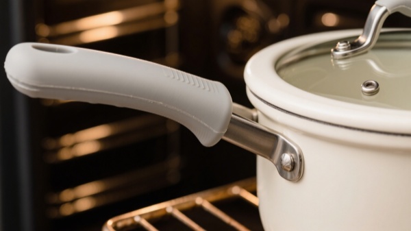 What handles and lids should I look for on induction pans What handles and lids should I look for on induction pans