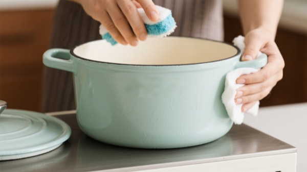 use gentle cleaners on enamel stockpot per manufacturer advice use gentle cleaners on enamel stockpot per manufacturer advice