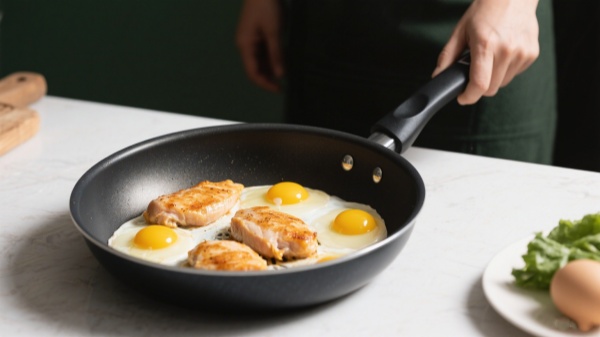 12 inch Frying pan for 4 eggs or 3 chicken breasts 12 inch Frying pan for 4 eggs or 3 chicken breasts