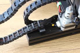 A medium-height drag chain balances flexibility and strength, ideal for varied manufacturing and automation applications.
