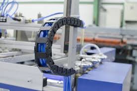 Crocodile energy chain for automation systems delivers reliable cable management and efficiency in automated machinery.