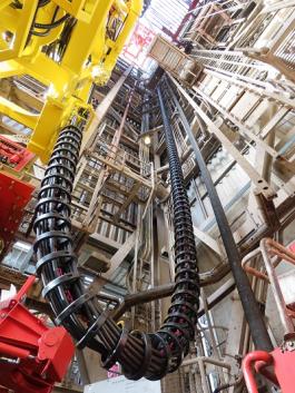 A flexible cable carrier system designed for efficient, adaptable cable routing in automated machinery.