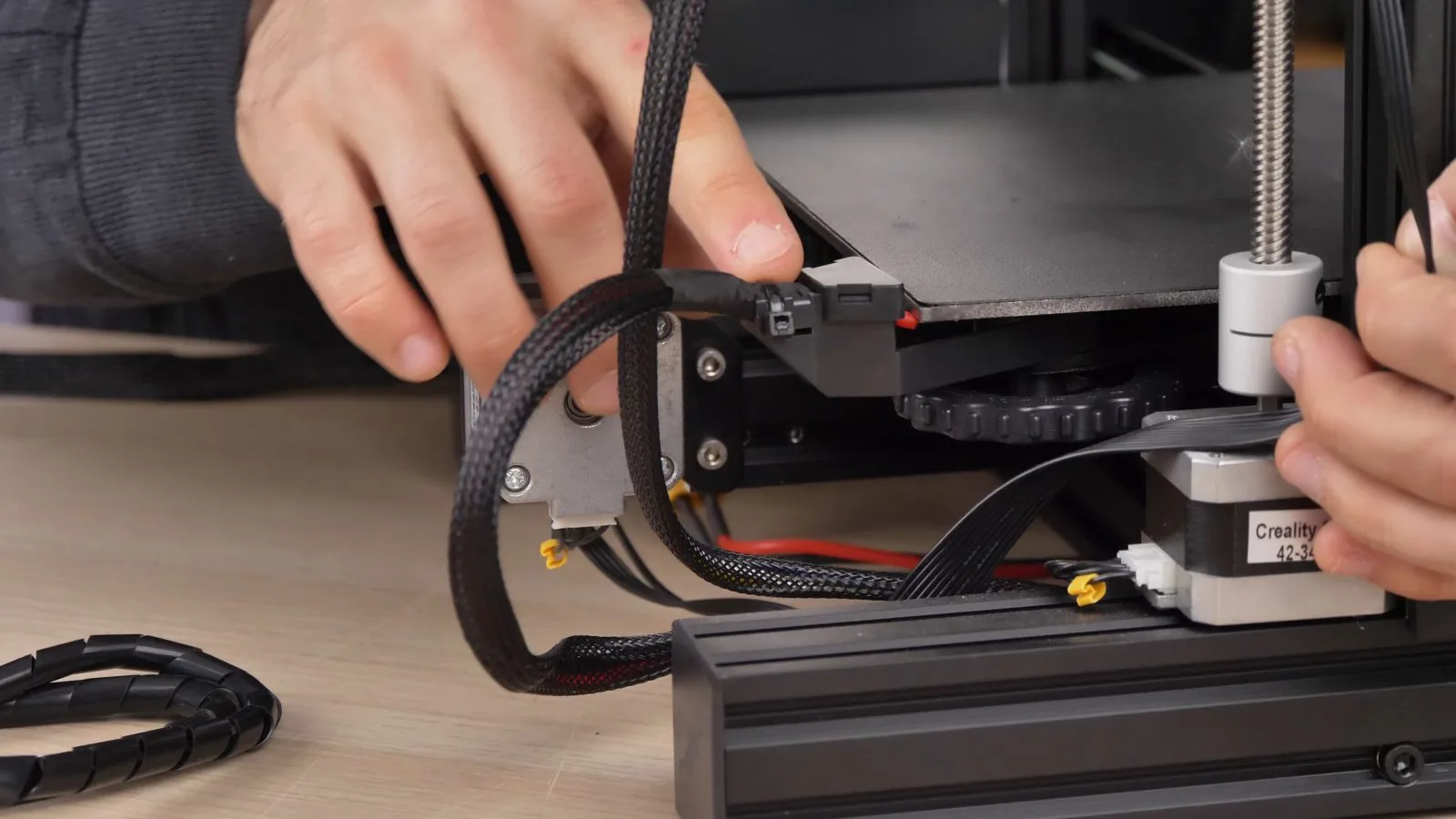 Compact and durable mini drag chain for tight-space cable routing.