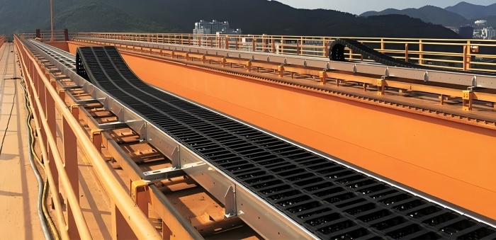Conveyor automation energy chain ensures smooth cable protection and reliable performance in automated systems.