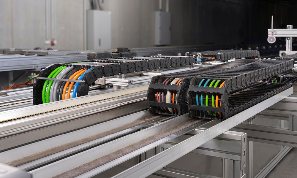 Durable reinforced nylon drag chain ideal for flexible, high-performance cable routing solutions.