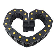 Durable soft drink conveyor drag chain for efficient beverage production lines.