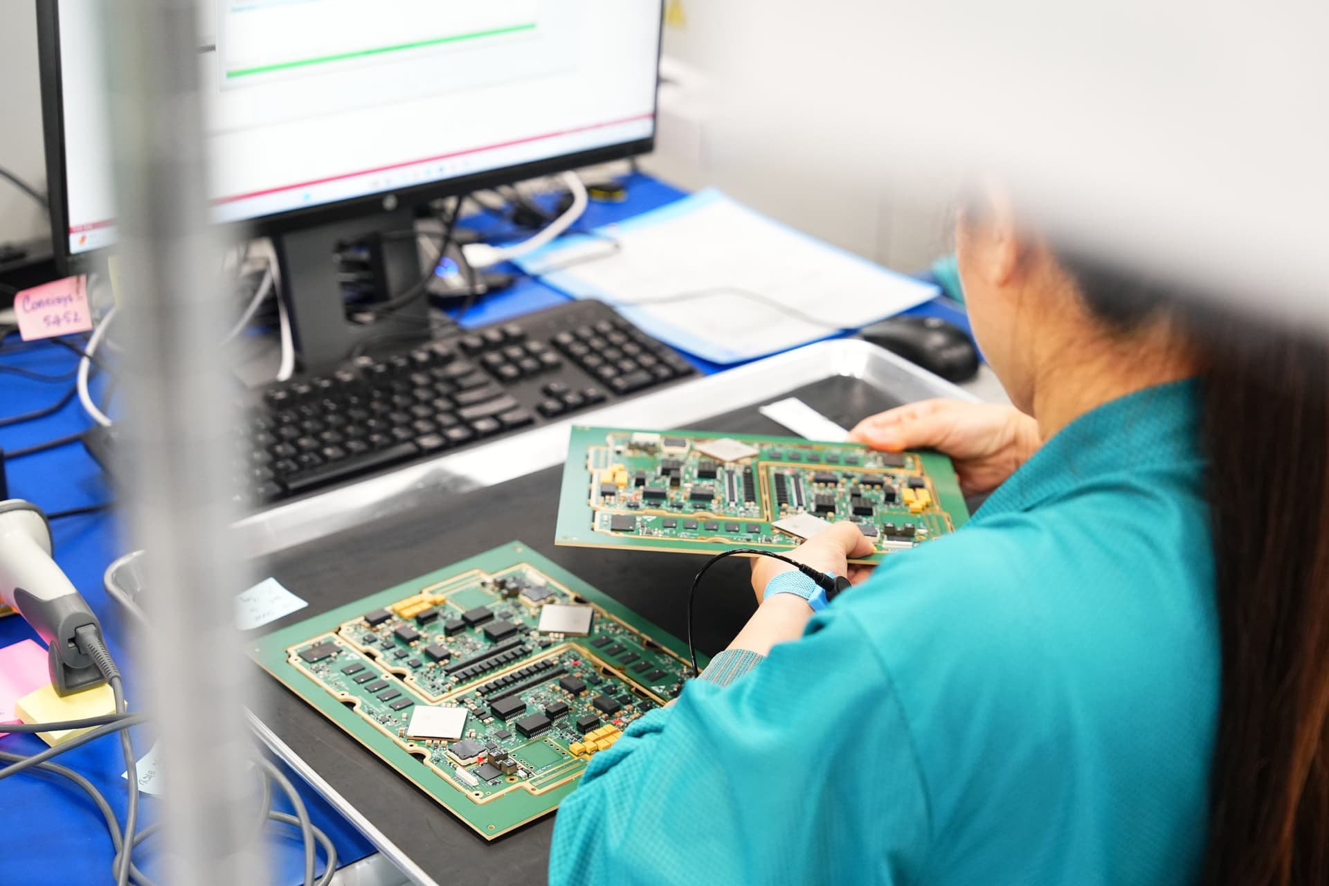 Two common types that often draw attention are MLCC (Multi-Layer Ceramic Capacitor) and SLCC (Single-Layer Ceramic Capacitor). While they share some similarities as ceramic capacitors, their differences are significant and impact their applications.