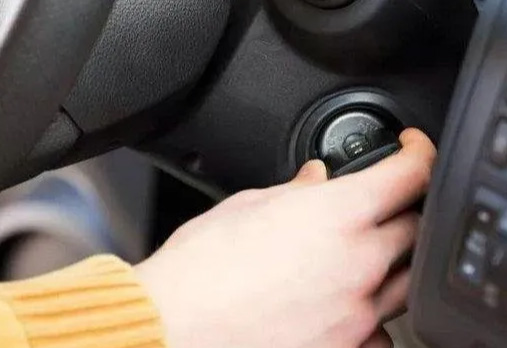 Fuel injectors are vital for vehicle engine performance, delivering precise fuel to the combustion chamber. Clogged ones harm performance/efficiency—this article covers key signs (especially diesel systems) and DSL's solutions.