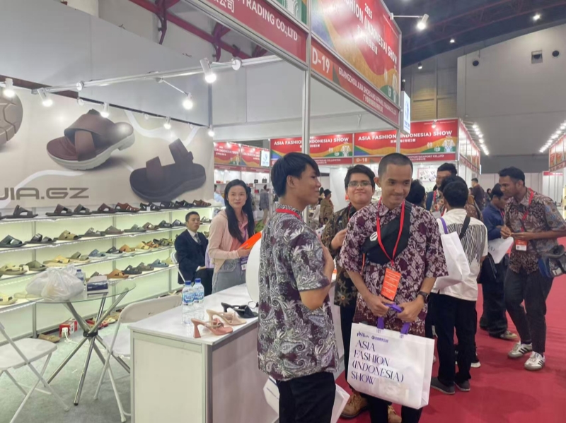 JIJIA Shoes Team Interacting with Global Buyers at 2025 Asia Fashion (Indonesia) Show Booth D-19