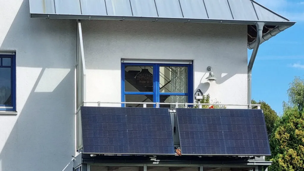 A New Growth Surge After Reaching 22.8 GW: Are the UK’s 800W Plug-in Solar Systems a Windfall or a Trap?