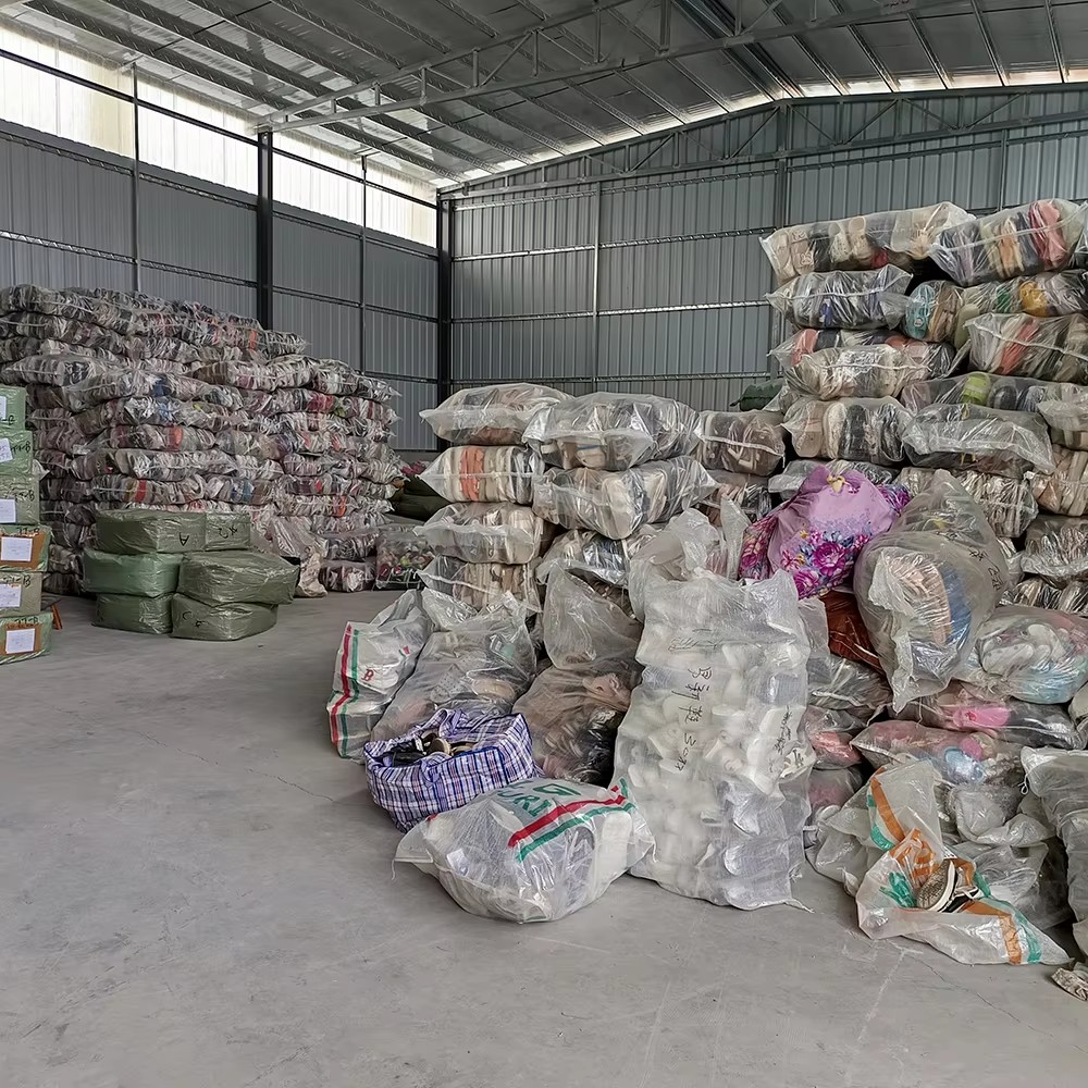 Securely packaged wholesale used kids clogs for export