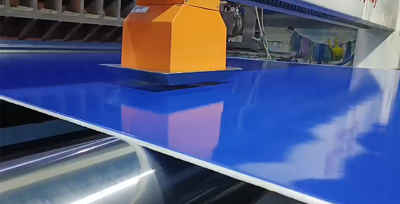 PVC knife coated tarpaulin primarily consists of polyvinyl chloride (PVC) and polyester fibers. During production, PVC coating is evenly applied to the base fabric using knife-coating technology, forming a smooth and durable surface. This process allows precise control over coating thickness and uniformity, thereby influencing the material's final properties. In contrast, other common materials like standard printed canvas or mesh fabric may employ different coating methods, such as hot pressing or impregnation. These methods can sometimes result in uneven coating or poor adhesion. The advantage of the knife-coating process lies in its ability to deliver more consistent surface quality, minimizing the occurrence of bubbles or wrinkles.