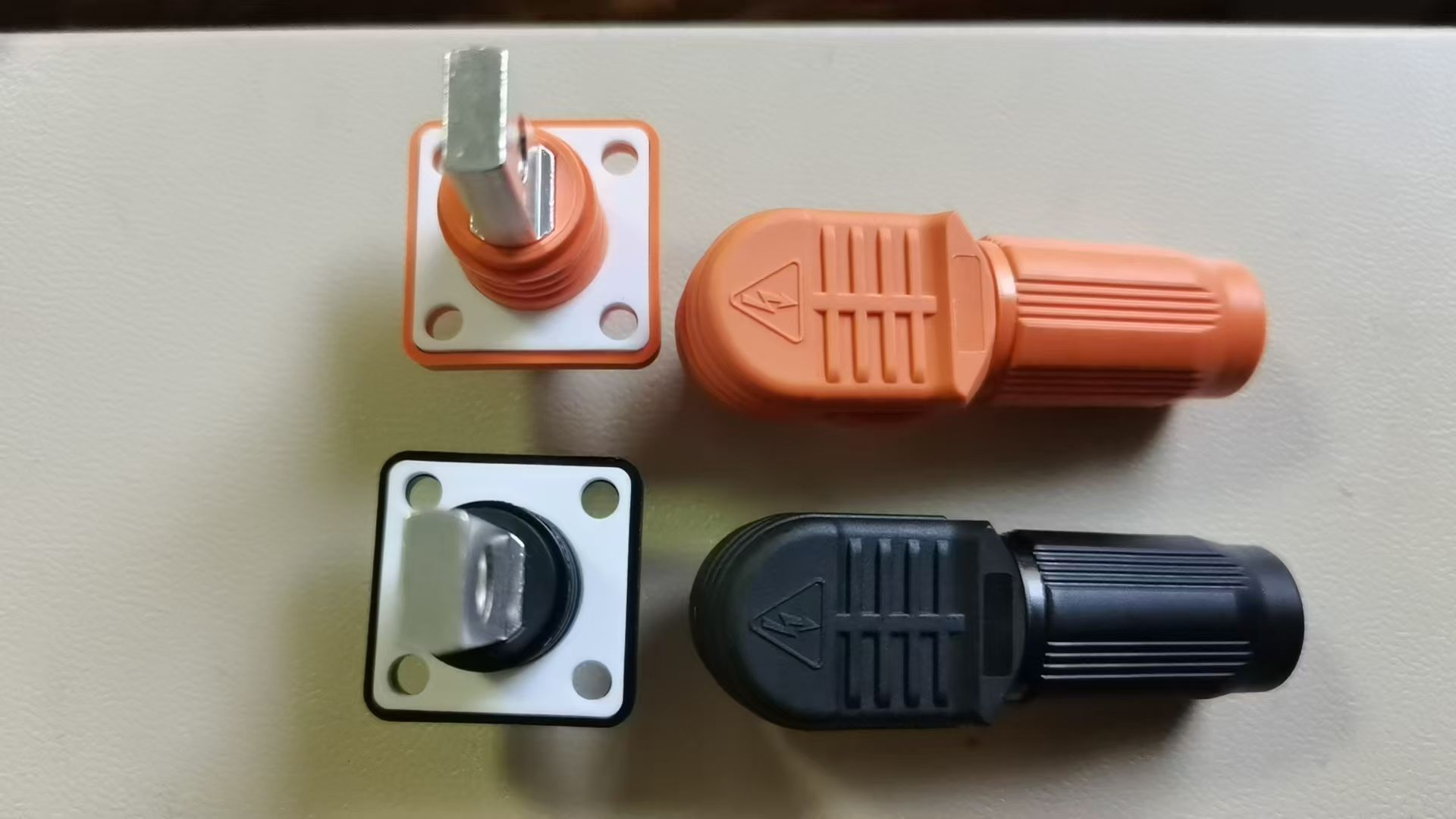 Learn how to use a terminal block correctly and safely for battery storage systems, ESS cabinets, lithium battery modules and new energy EV devices. Master standard wiring for PCB terminals & power connectors with TELIAN’s professional installation tips.