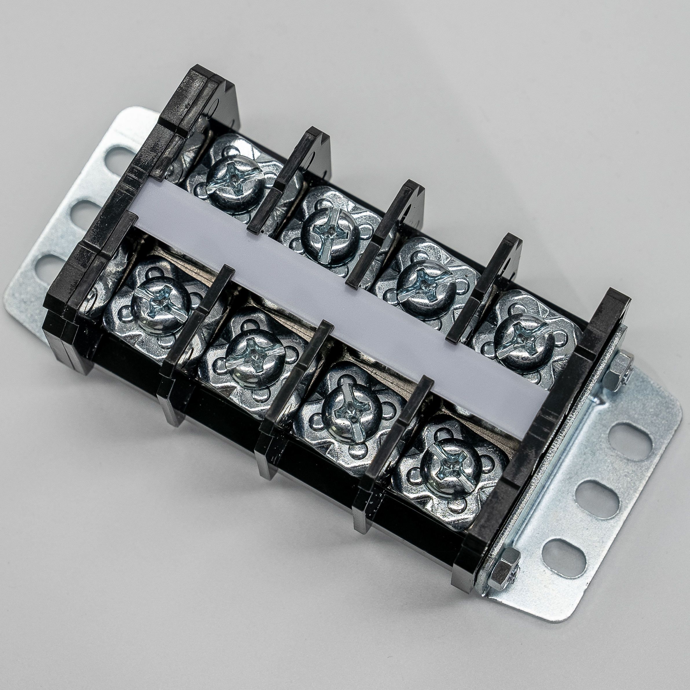 Master the art of high-power connections. Learn how to use a terminal block with expert market insights. Discover TELIAN's high-current solutions (10A-600A) for PV inverters and ESS. Ensure safety with our IP68 and UL94-V0 rated industrial connectors.
