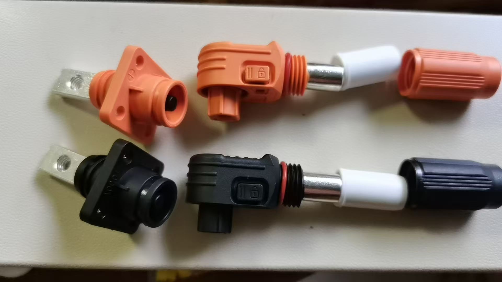 Learn how to properly wire terminal blocks for lithium battery modules, ESS battery storage cabinets and EV new energy systems. Follow standard wiring steps for stable connection, anti-loose safety and reliable power transmission with TELIAN professional guidance.