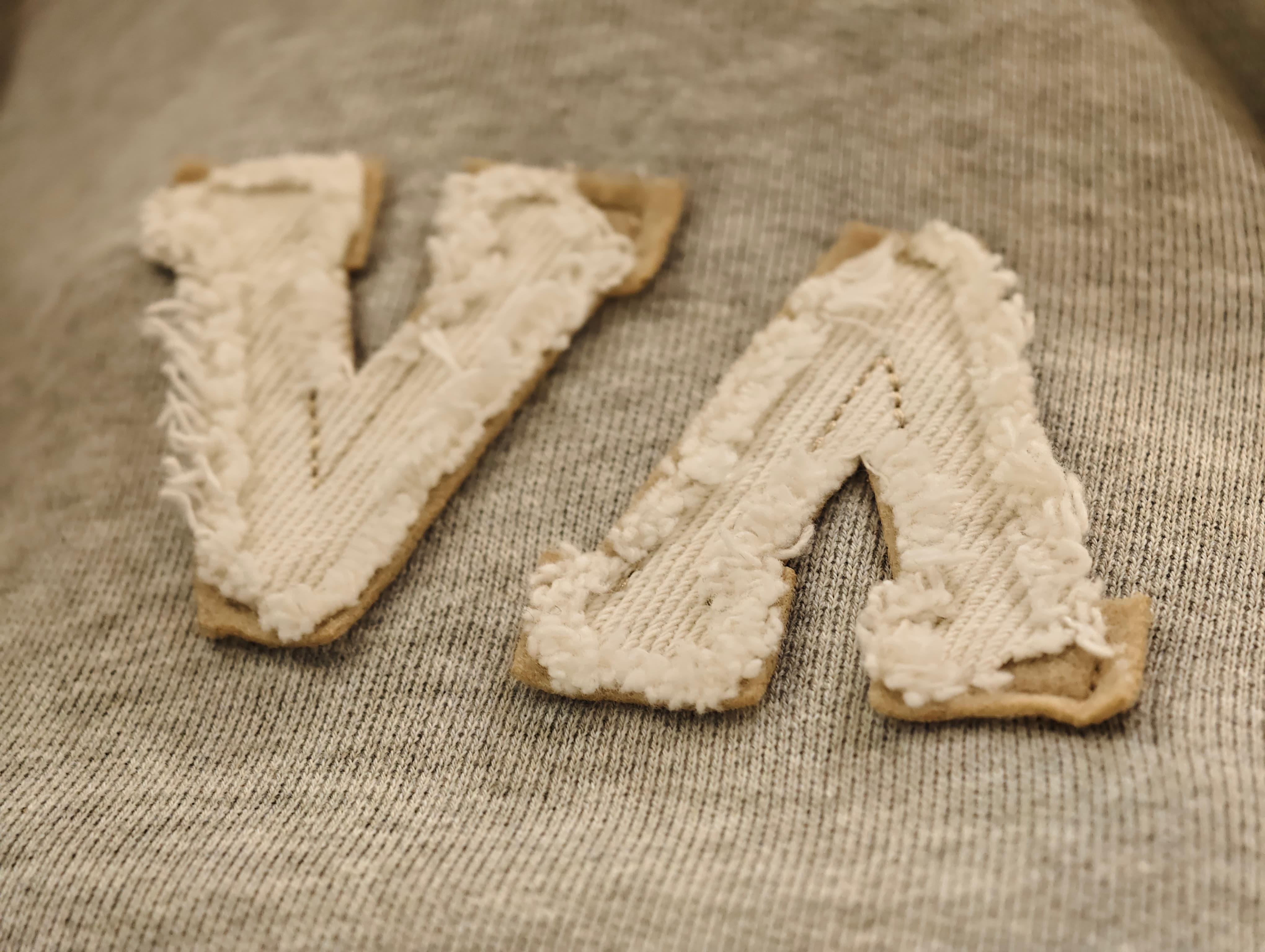 Raw edge appliqué with exposed layered fabric edges