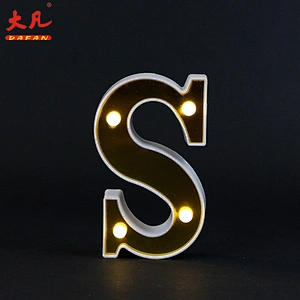 装饰Led巨型灯泡字母标志点亮字幕S字母为婚礼