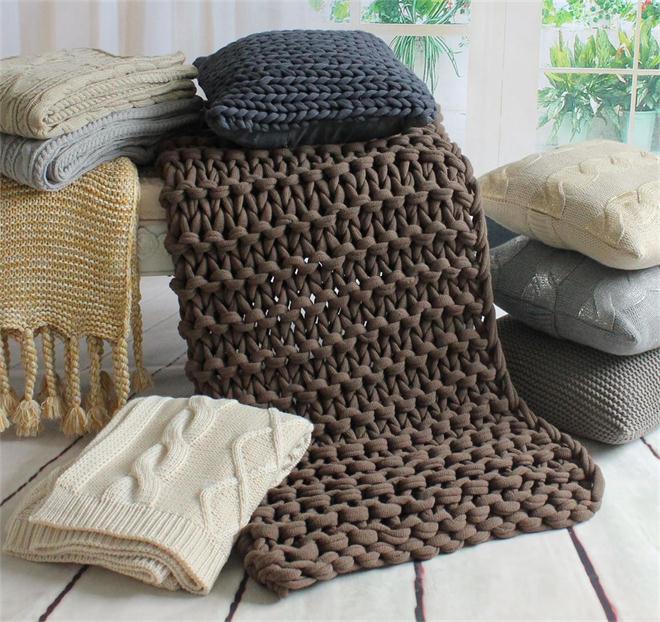 100% Acrylic Hand Made Super Thick Yarn Knitted Throw