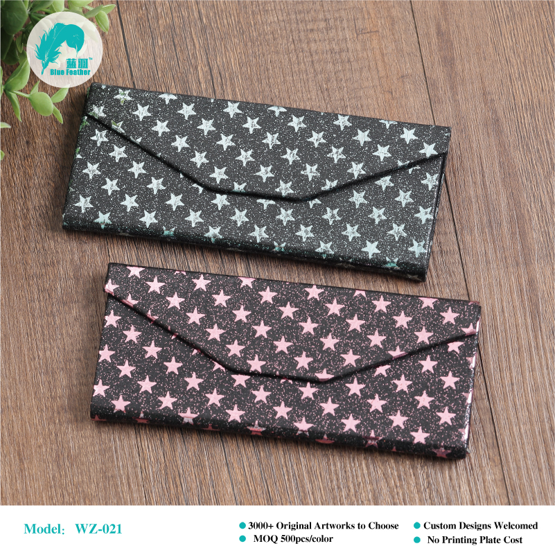 Foldable eyeglass case