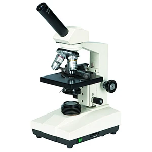 estudiante microscopio