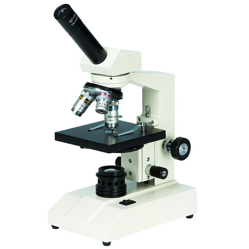 estudiante microscopio