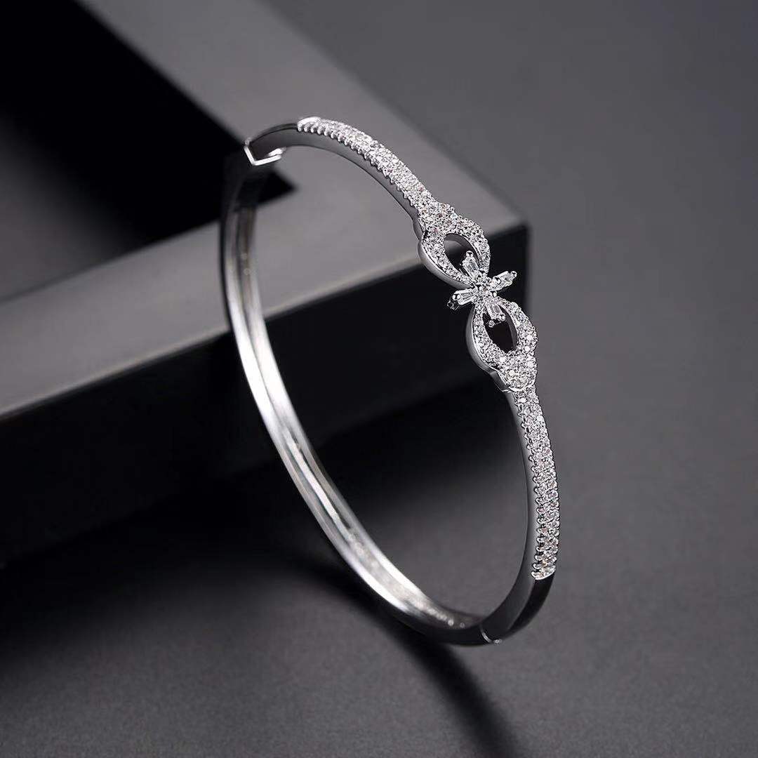 gold bracelet