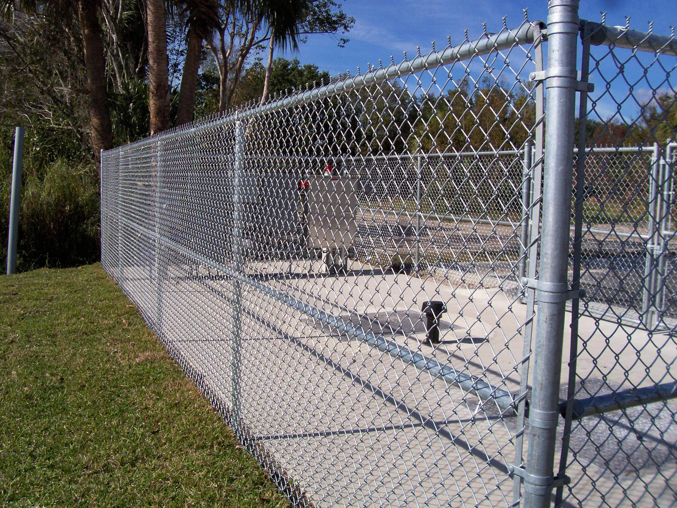 HOT DIPPED GALVANIZED CHAIN LINK FENCE