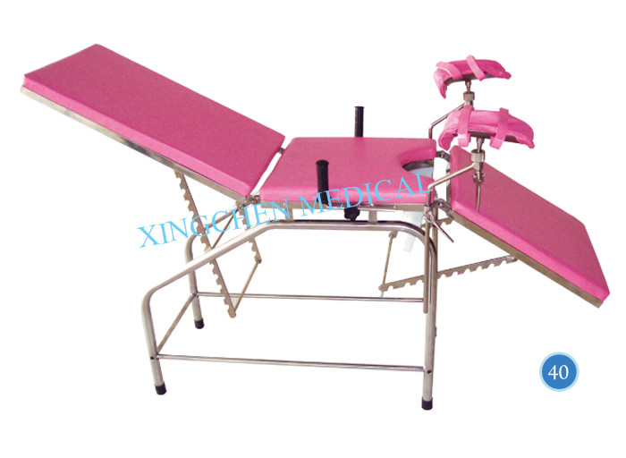 XC0815 Gynecological examination bed