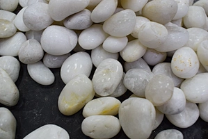 white pebble stone