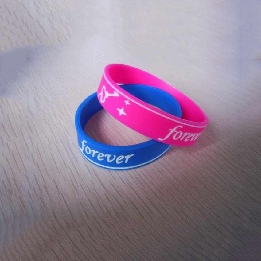 factory prices elastic popular silicone rubber colorful glow at night punk charming  bracelets/wristbands for party