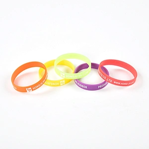 Guangdong OEM/ customized fashionable popular wristband with soft silicone rubber for party