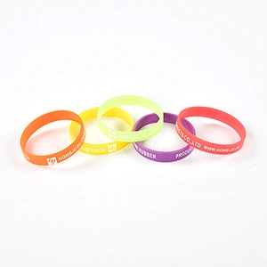 Bulk cheap silk print debossed embossed rubber silicone bracelet with logo print engrave