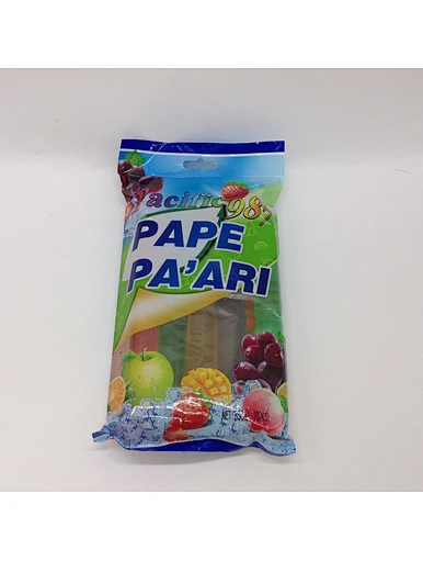 Jus de fruits au goût différent dans des sacs pour enfants