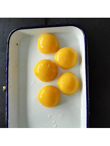 yellow peach canned food