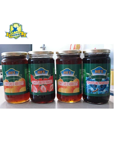 Pot de confiture de fruits de 950g en gros format.