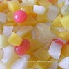 Cocktail de fruits en conserve dans du sirop.