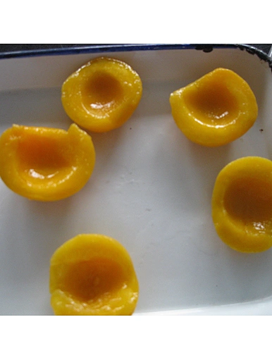 yellow peach in light syrup