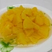 Cocktail de fruits en conserve de nourriture en boîte